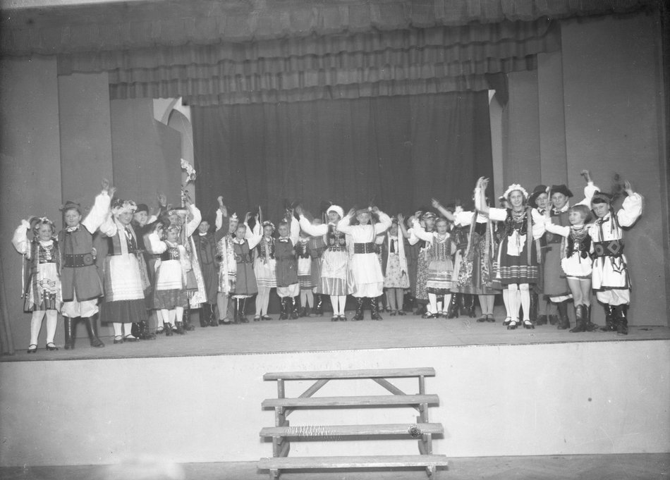 Łódź. Szkoły i uczniowie w Łodzi w dawnych latach. Wyjątkowy klimat na starych fotografiach!