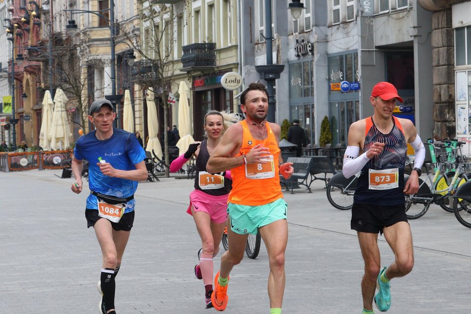 DOZ Maraton 2023. Brałeś udział w biegu? Znajdź się na zdjęciach!