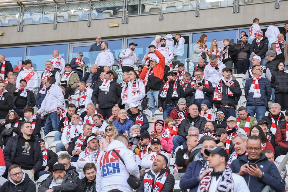 Łódź. Kibice na meczu ŁKS Łódź z Ruchem Chorzów. Byłeś/aś? Znajdź się w galerii!