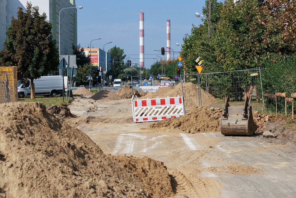 Remont Zakładowej w Łodzi. Zerwali asfalt, pracują nad nową konstrukcją jezdni