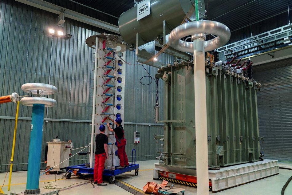 Łódź. Aż 200 nowych miejsc pracy w Łodzi! Firma ZREW Transformatory szuka pracowników