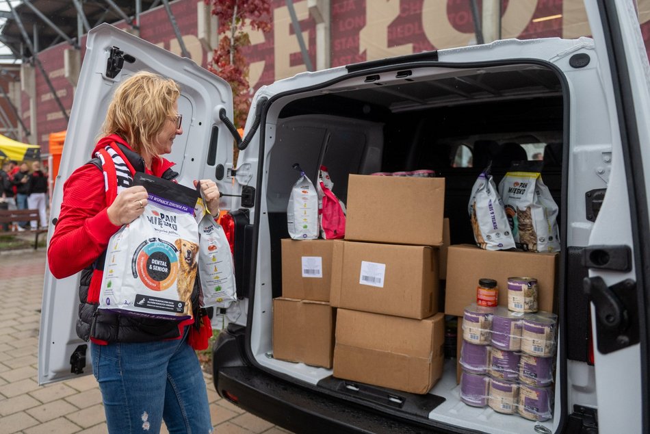Nowy samochód dla schroniska w Łodzi. Zwierzaki już zacierają łapki na przejażdżki