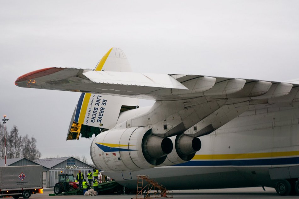 Największy samolot cargo na świecie wylądował na lotnisku w Łodzi