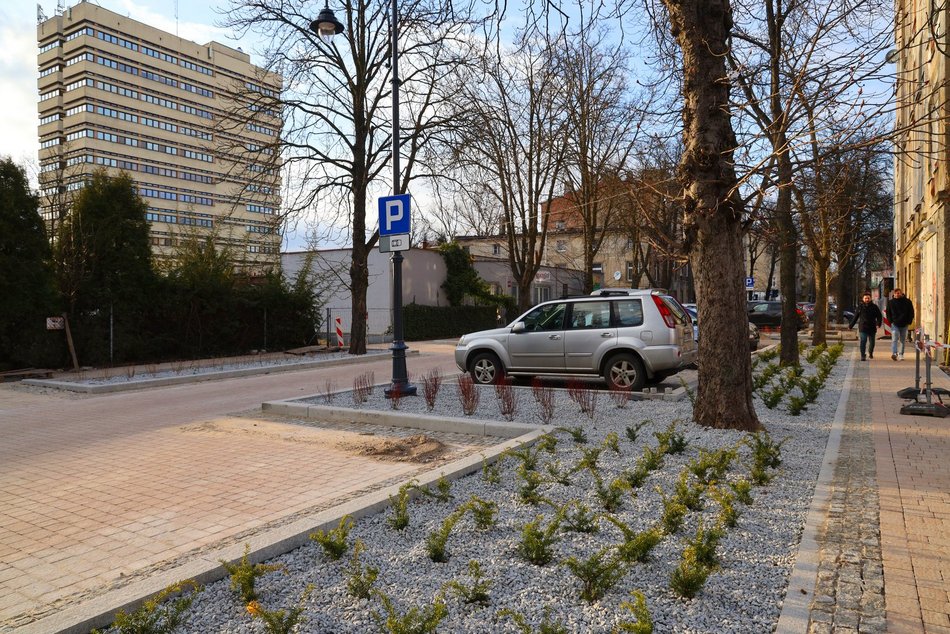 Najdłuższy woonerf w Łodzi gotowy! Na Strzelców Kaniowskich trwają ostatnie prace wykończeniowe