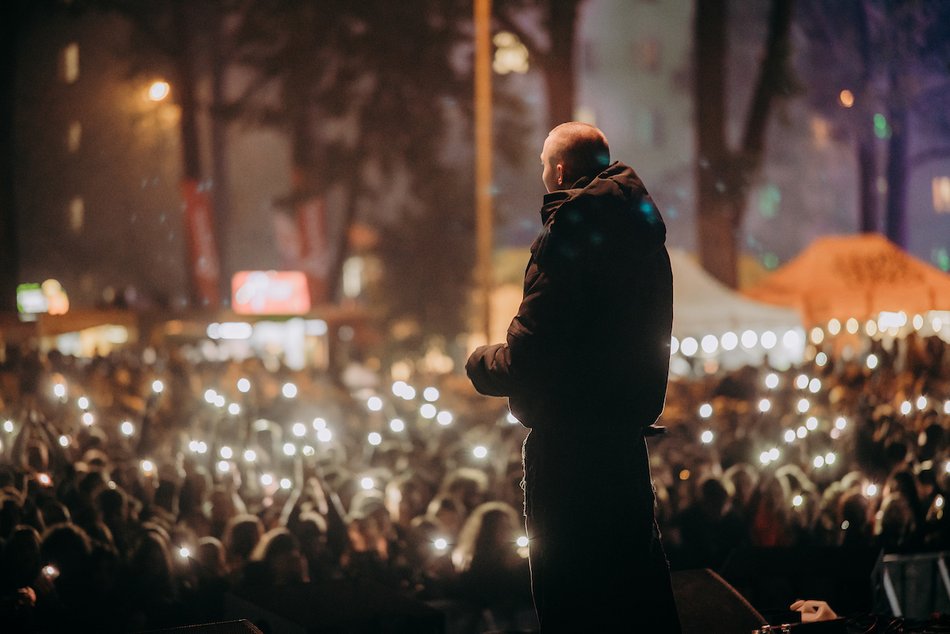 Łódź. Juwenalia 2025 w Łodzi. Pierwsze koncerty na Lumumbowie przyciągnęły tłumy
