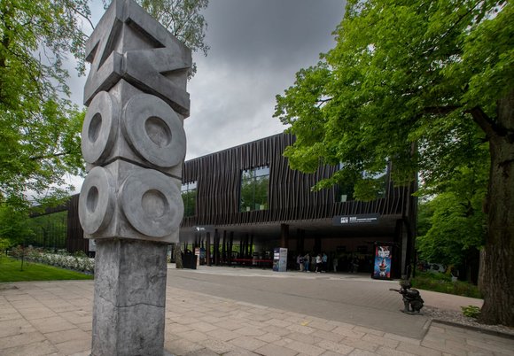 Łódź. Orientarium Zoo Łódź działa na rzecz ochrony zwierząt. Pomaga w tym program „ZOOpiekuj się mną"
