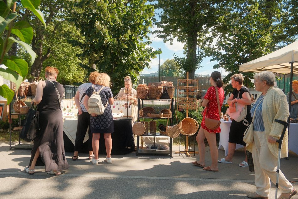 Łódź. Targ Staroci na Księżym Młynie w Łodzi. Rękodzieła, unikatowe rzeczy i domowe przysmaki