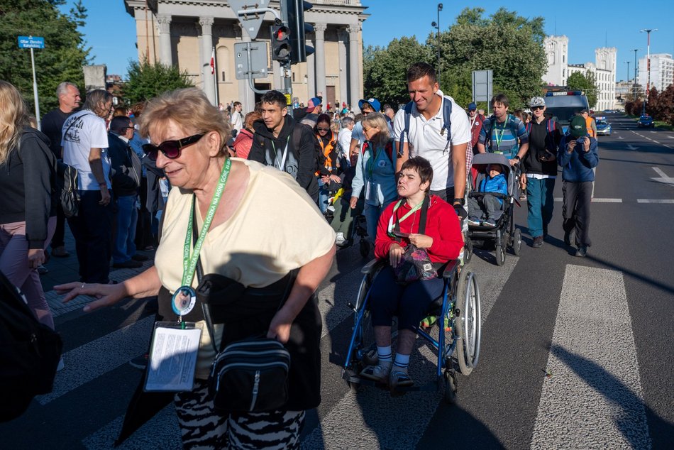Łódź. Ruszyła 100. Piesza Pielgrzymka Łódzka na Jasną Górę. Maszeruje ponad 200 pątników!