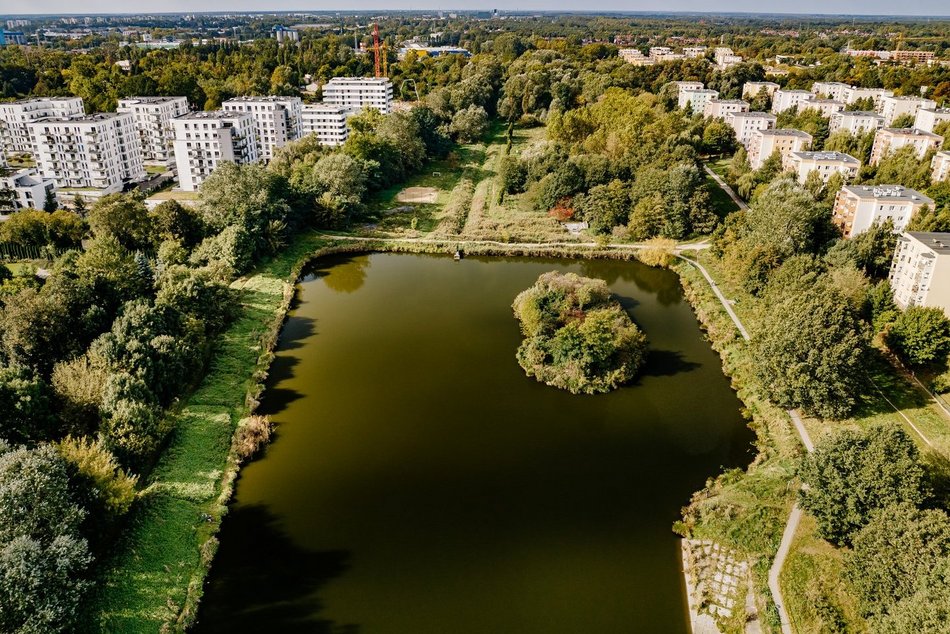 Łódź. Spacer nad rzeką Sokołówką w Łodzi. Przyjdź i porozmawiaj o Julianowie i Marysinie