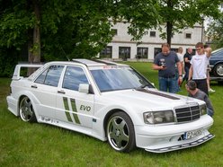 Łódź. Zlot Mercedesów w Ogrodach Geyera w Łodzi. Nie lada gratka dla fanów motoryzacji