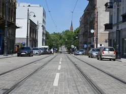 Ulica Nowomiejska. Widok z placu Wolności na dolinę rzeki Łódki