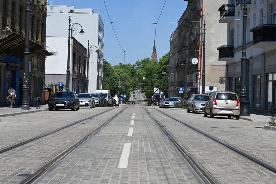 Ulica Nowomiejska. Widok z placu Wolności na dolinę rzeki Łódki