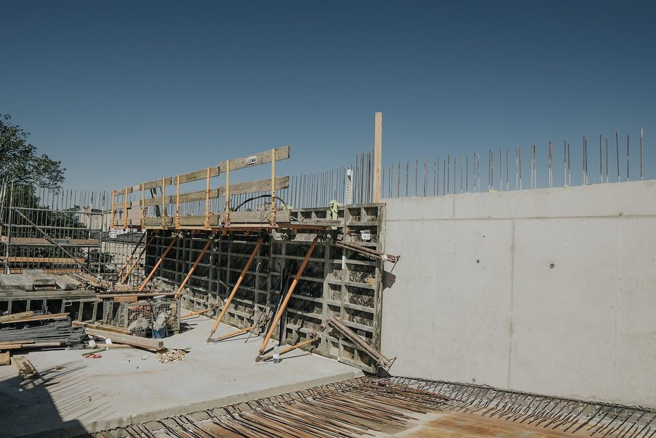 Łódź. Budowa parkingów wielopoziomowych w Łodzi. Powstają kolejne piętra. Kiedy koniec prac?