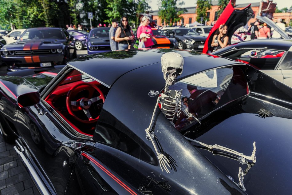 Łódź. Zlot amerykańskich samochodów w Łodzi. Prawdziwe perły motoryzacji