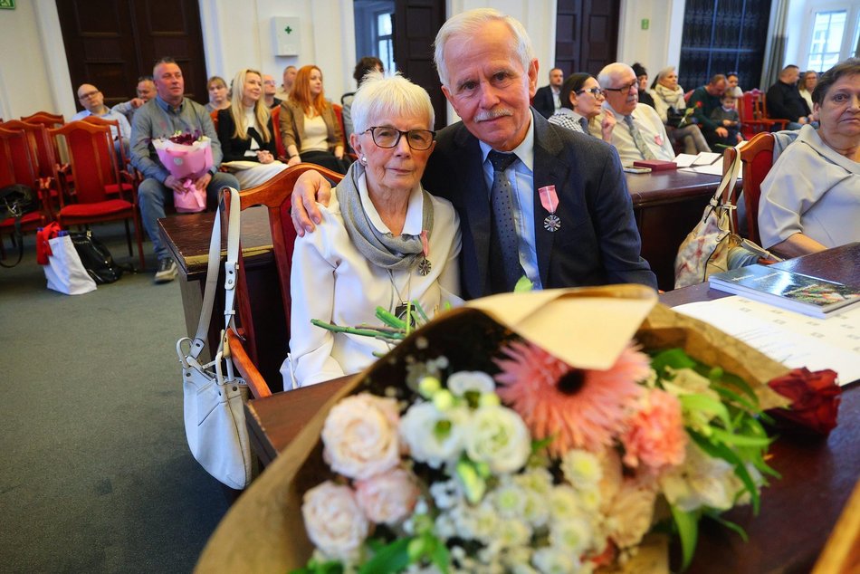 Łódź. Medale za długoletnie pożycie małżeńskie. Rekordziści są razem od 66 lat!