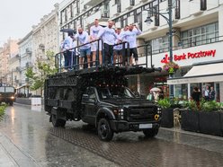 Łódź. Parada przed meczem Gortat Team vs NATO Team