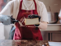 Nowa kawiarnia w Łodzi. Mama sernik i kruszonka to królestwo serników baskijskich