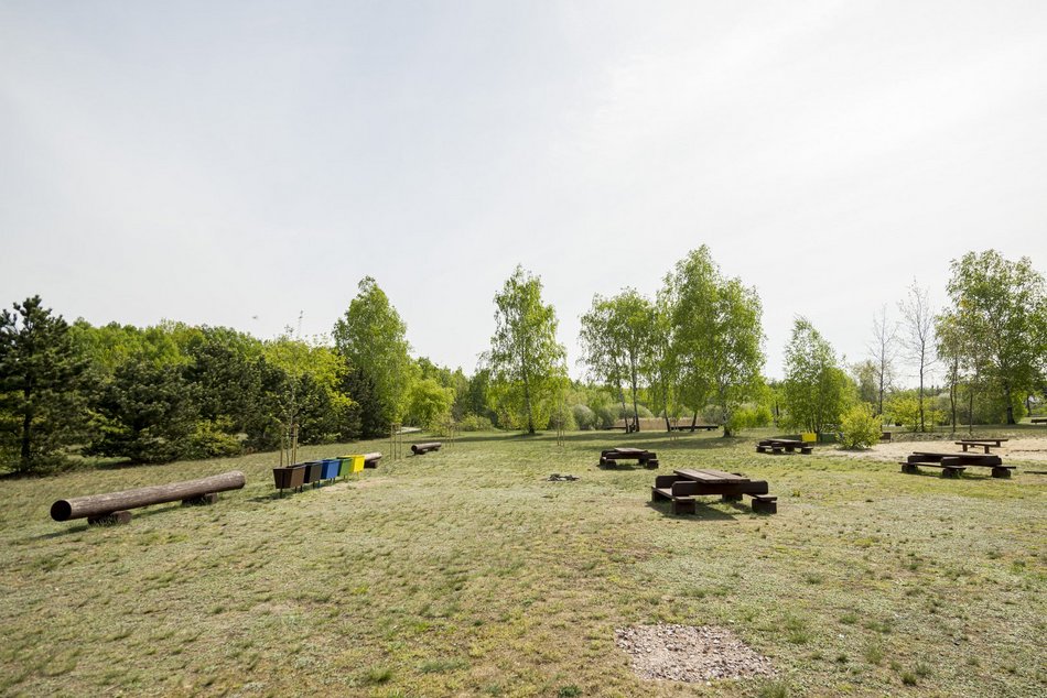 Łódź. Lublinek w Łodzi zmienia się nie do poznania. Właśnie powstało tam miejsce piknikowe