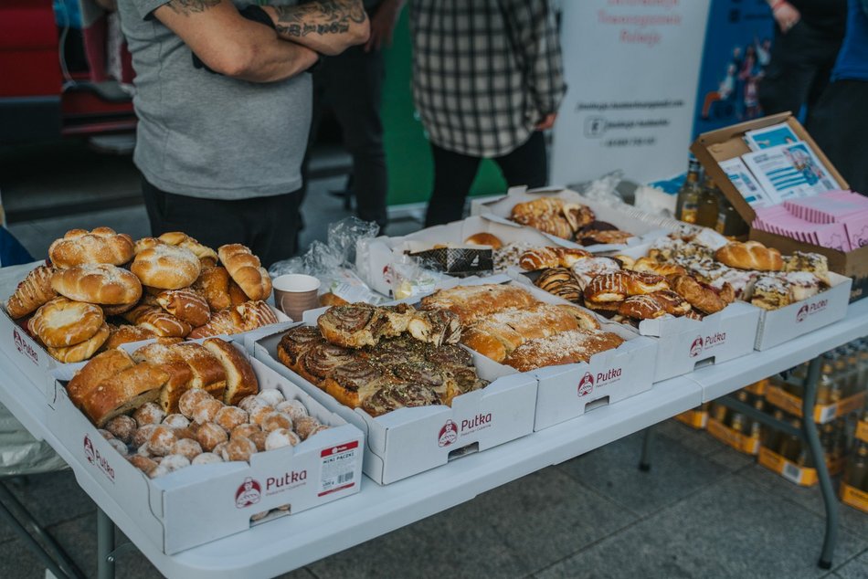 Łódź. Namiot Pełen Wsparcia w Pasażu Schillera już działa! Specjaliści pomagają potrzebującym