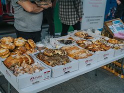 Łódź. Namiot Pełen Wsparcia w Pasażu Schillera już działa! Specjaliści pomagają potrzebującym