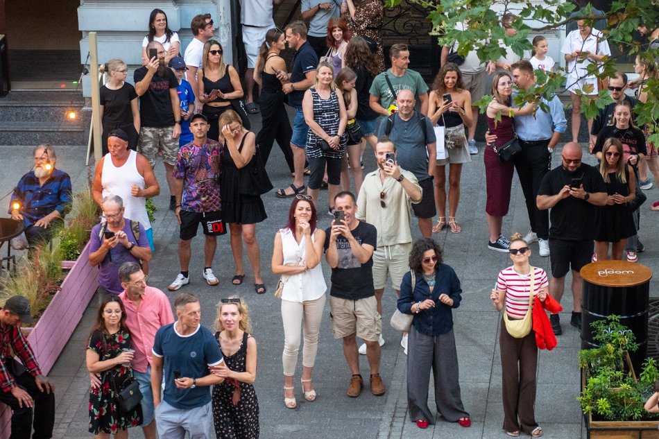 Łódź. Techno z okna Urzędu Miasta Łodzi. Rozgrzewka przed Paradą Wolności 2025!