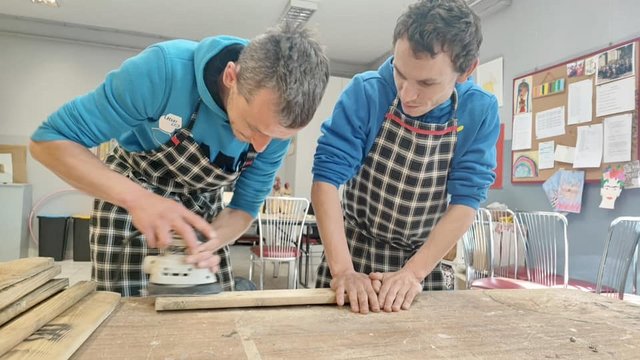 Chcesz naprawić rower, krzesło lub komputer? Trzy nowe kawiarenki naprawcze już niedługo w Łodzi