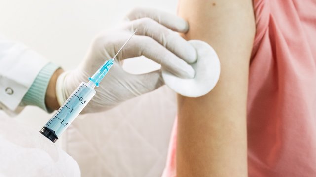 Bezpłatne szczepienia przeciw HPV w Łodzi. Wybierz termin i zapisz swoją córkę lub syna [SZCZEGÓŁY]