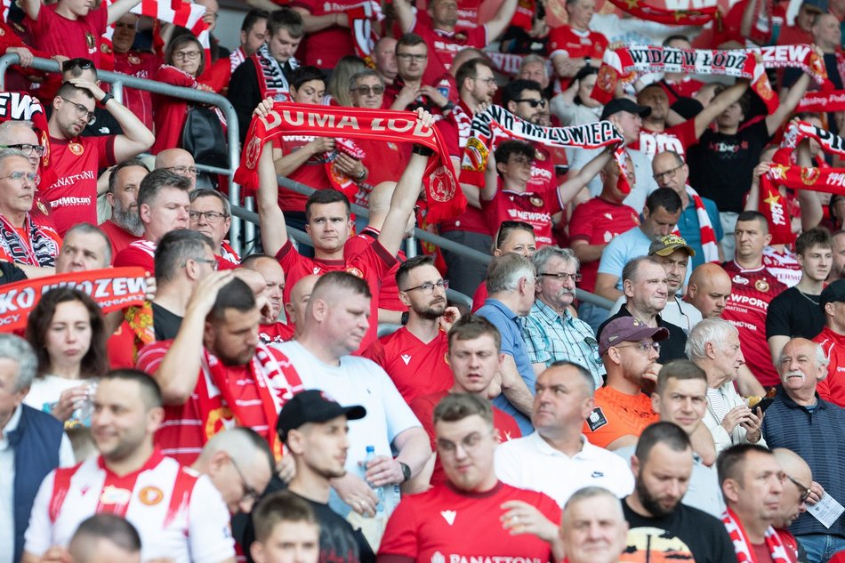 Kibice na meczu Widzewa Łódź z Piastem Gliwice
