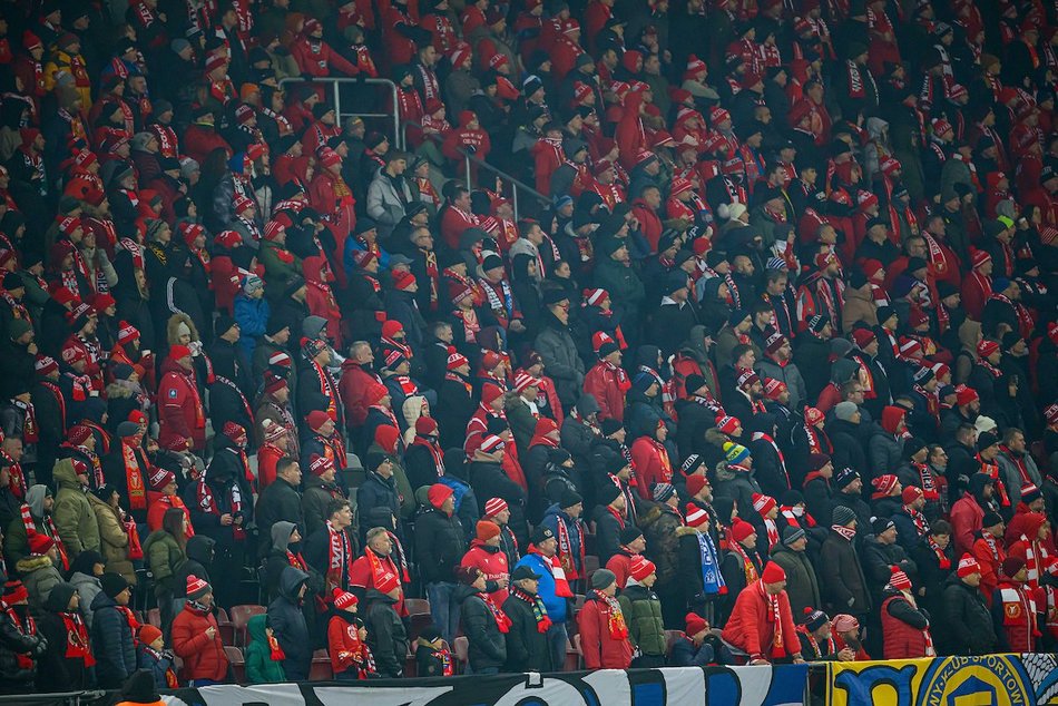 Łódź. Kibice na meczu Widzewa Łódź z Koroną Kielce