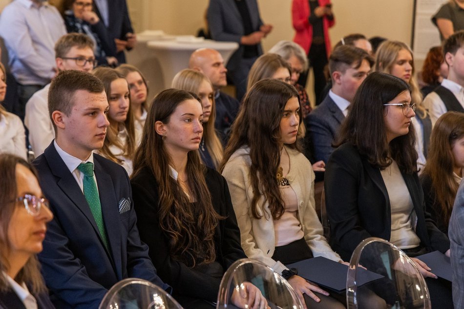 Łódź. Stypendia dla wybitnych uczniów z Łodzi i regionu przyznane. Nagrodzeni także nauczyciele