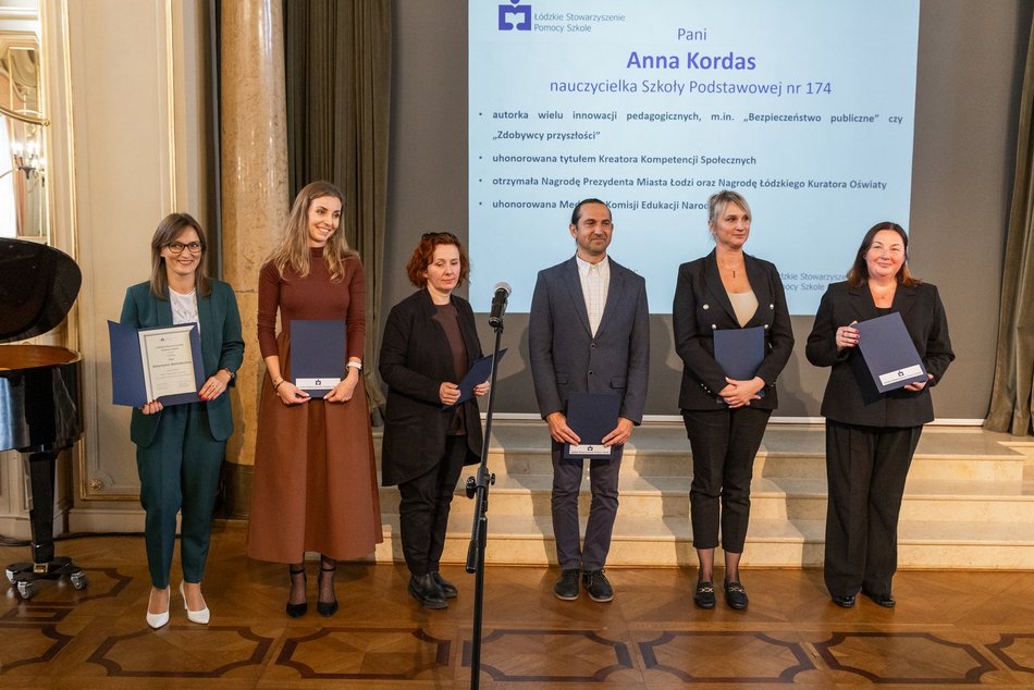 Łódź. Stypendia dla wybitnych uczniów z Łodzi i regionu przyznane. Nagrodzeni także nauczyciele