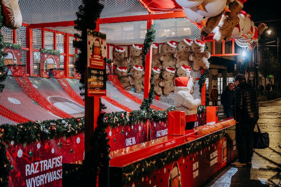 Łódź. Jarmark Bożonarodzeniowy w Łodzi nocą