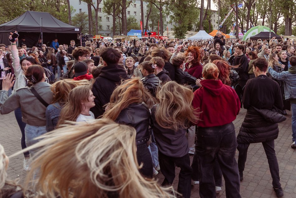 Łódź. Juwenalia 2025 w Łodzi. Tymek i Happysad zagrali na Lumumbowie!