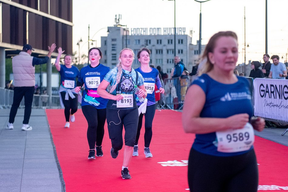 Łódź. Bieg Ulicą Piotrkowską Rossmann Run 2025 wystartował! Walka o życiowe rekordy