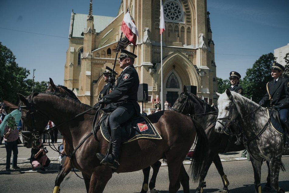 Łódź. Święto Wojska Polskiego w Łodzi. Wielka parada, piknik, rekonstrukcje historyczne