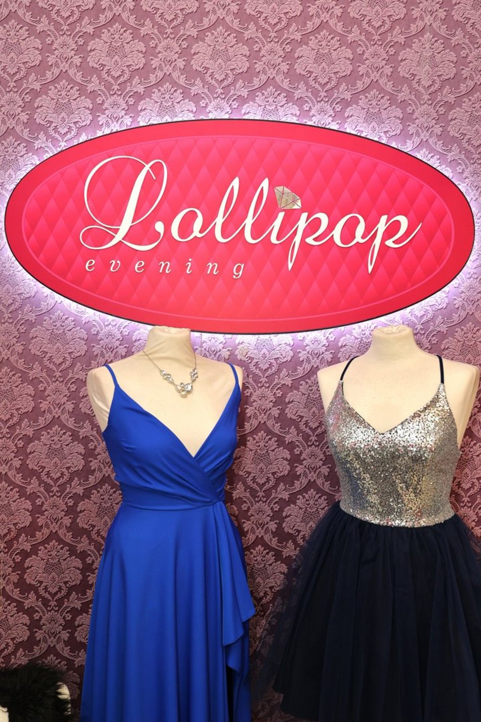 wnętrze sklepu z ubraniami