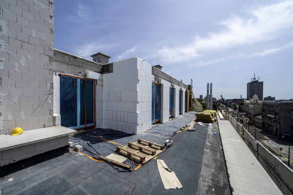 Budowa Białej Kamienicy u zbiegu Zachodniej i Więckowskiego