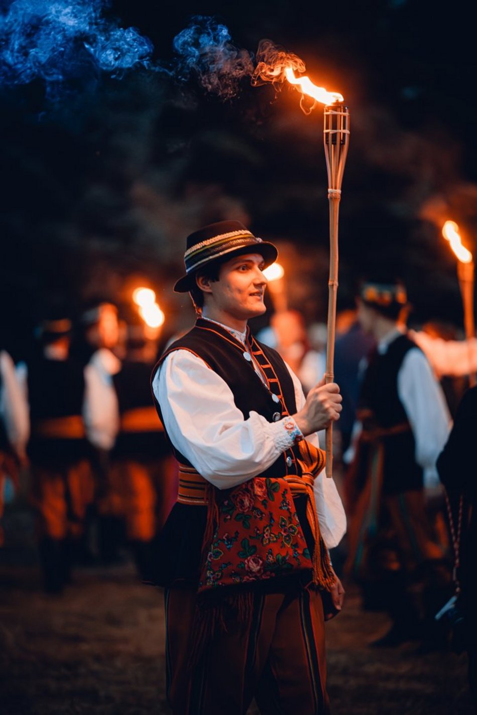 Łódź. Noc Świętojańska w Ogrodzie Botanicznym w Łodzi. Magia światła, natury i folkloru