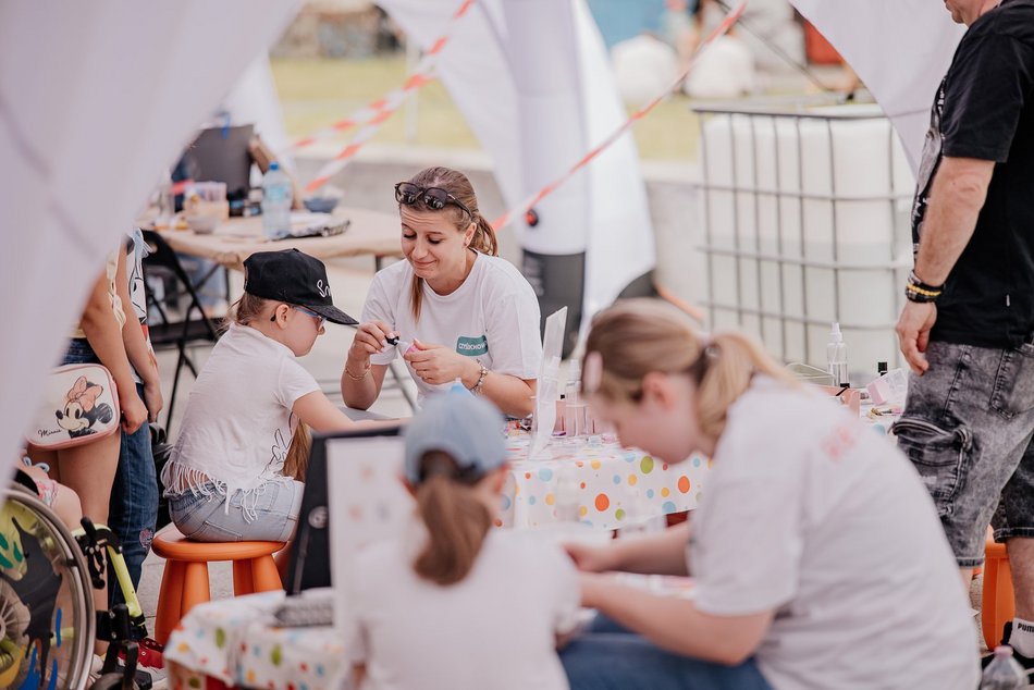 Łódź. Miejski Dzień Dziecka 2025 w Łodzi. Majka Jeżowska, dmuchańce i pokazy [ZDJĘCIA]