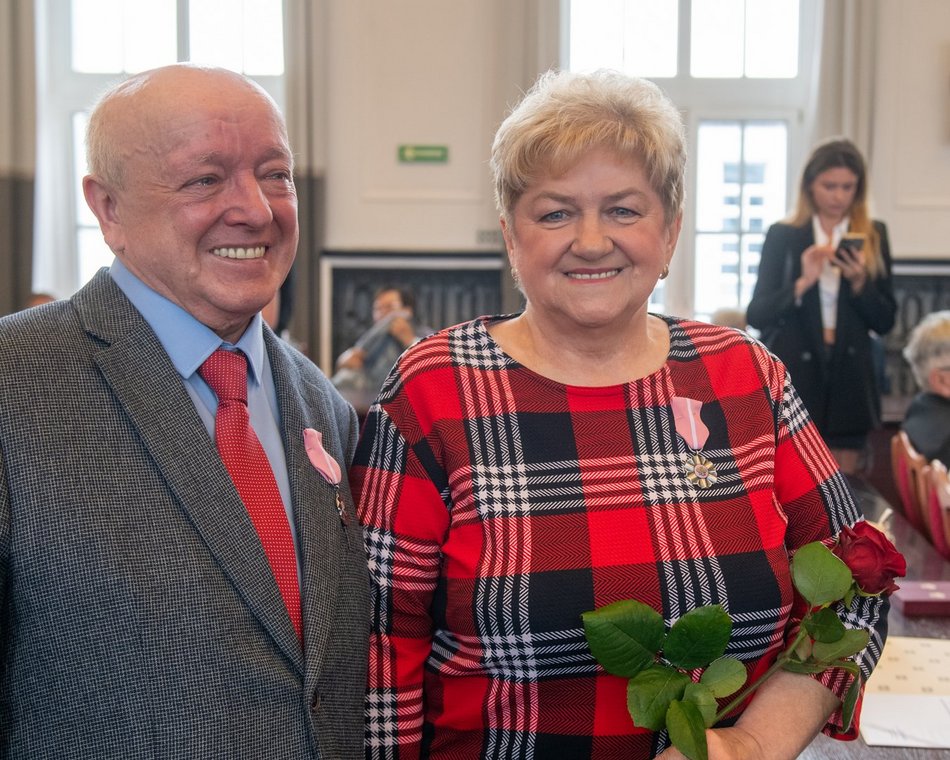 Łódź. Medale za długoletnie pożycia małżeńskie. Rekordziści są razem ponad 60 lat!
