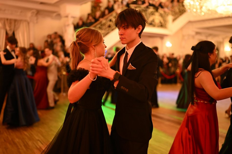 Studniówka III LO w Łodzi. Szyk i elegancja w Białym Pałacu