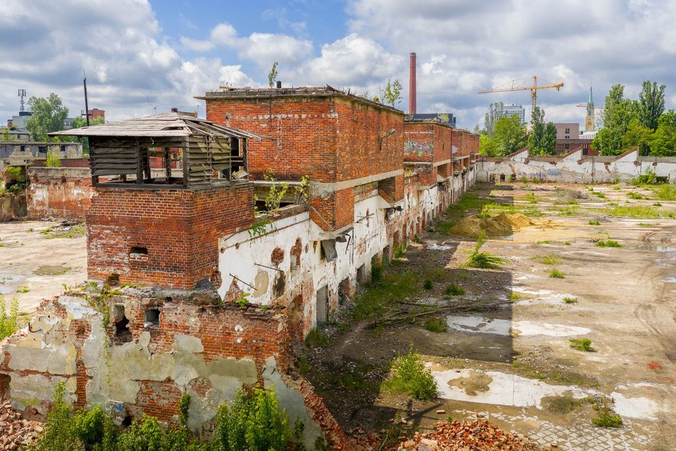 Łódź. Słynna fabryka Uniontex w Łodzi w trakcie remontu. Odwiedził ją Jan Paweł II