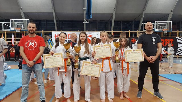 Puchar Świata w Rzgowie. Trzy złota i brąz zawodniczek Łódzkiego Klubu Oyama Karate Neko