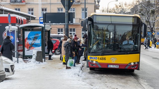 Nowe przystanki MPK Łódź przy placu Barlickiego. Duże ułatwienie dla pasażerów [ZDJĘCIA]