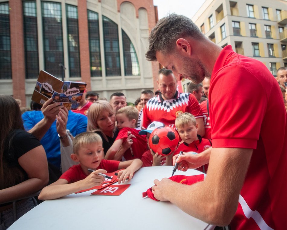 Widzew Łódź zaprezentował się w nowych strojach