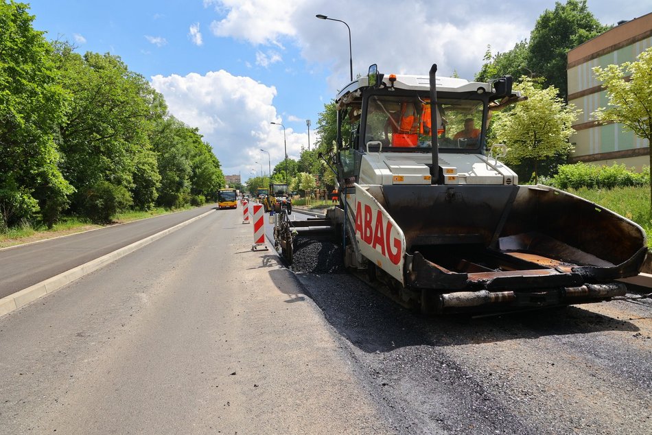 Remont Lutomierskiej. Drogowcy wzięli się już za układanie asfaltu