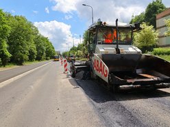 Remont Lutomierskiej. Drogowcy wzięli się już za układanie asfaltu