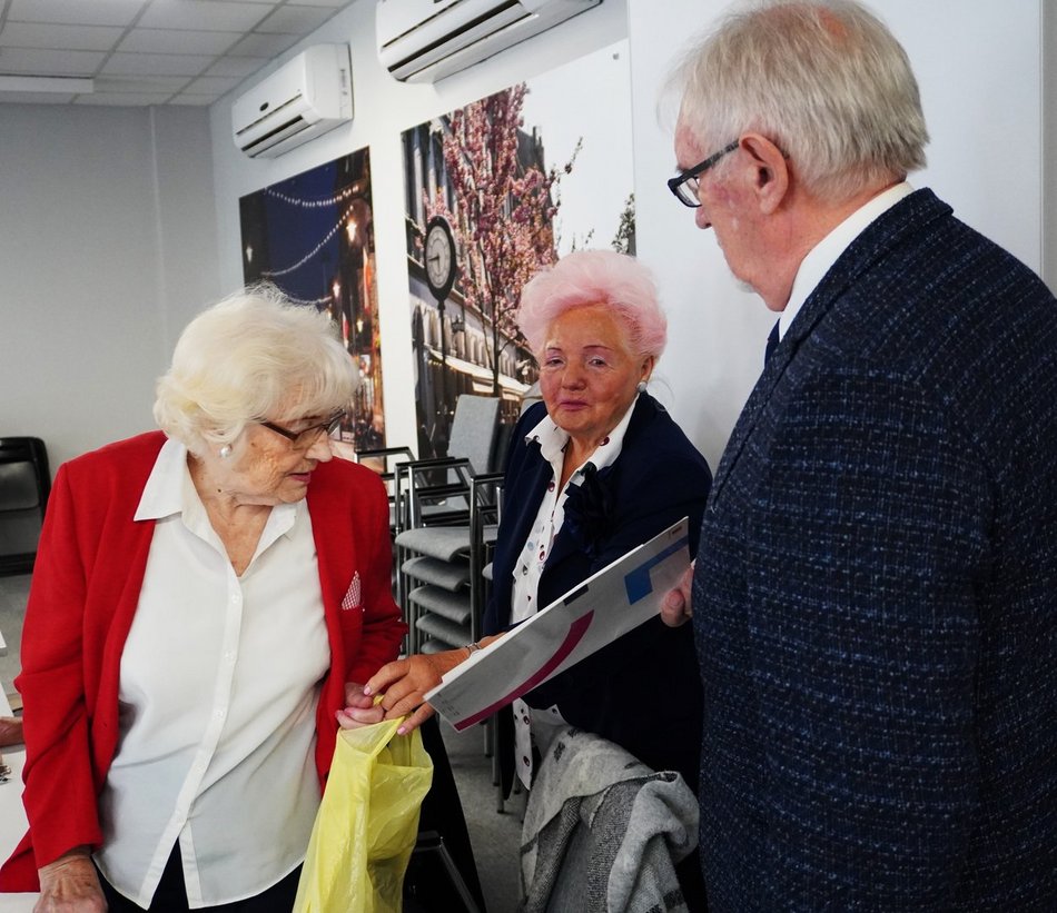 Łódź. Dyplom za… skarpety dla hospicjum. Pani Irena Brzęczek z Łodzi inspiruje!