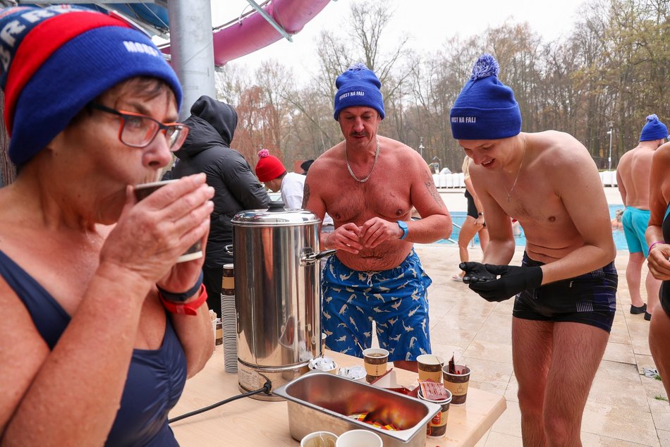 Pierwsze w tym sezonie morsowanie w Aquaparku Fala w Łodzi