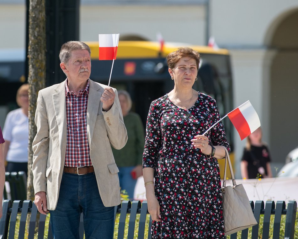 Łódź biało-czerwona. Ulicami miasta przeszedł marsz z okazji Dnia Flagi Rzeczypospolitej Polskiej